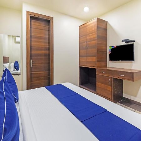 Hotel Fabexpress Marigold I Nuova Delhi Esterno foto