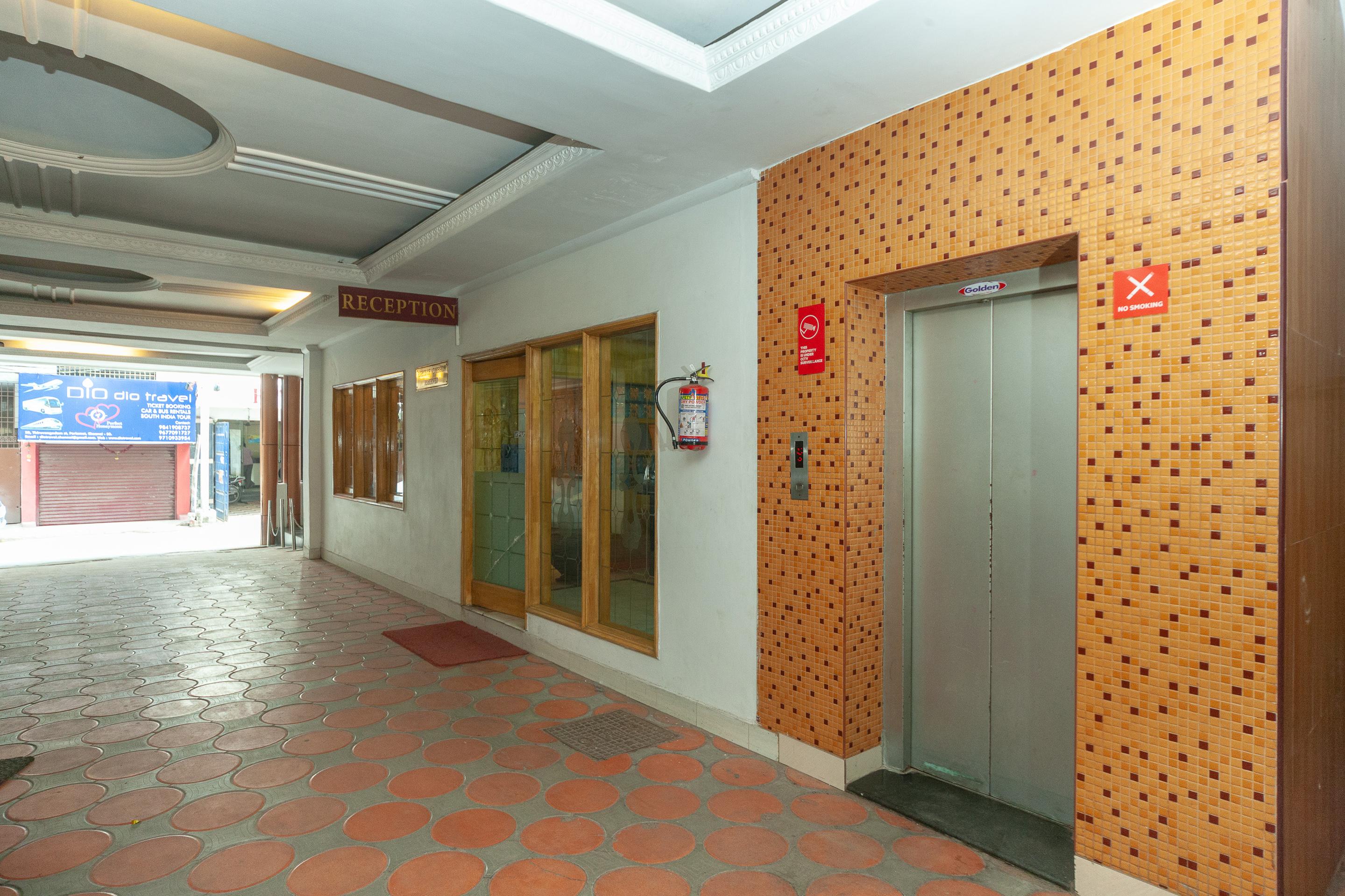 Hotel Fabexpress Marigold I Nuova Delhi Esterno foto