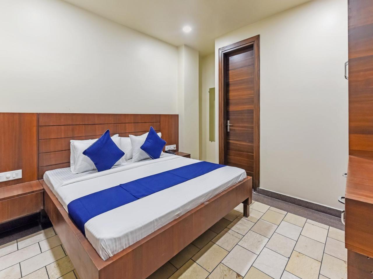Hotel Fabexpress Marigold I Nuova Delhi Esterno foto