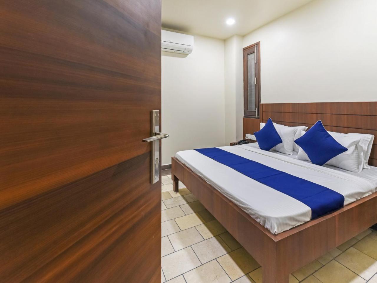 Hotel Fabexpress Marigold I Nuova Delhi Esterno foto