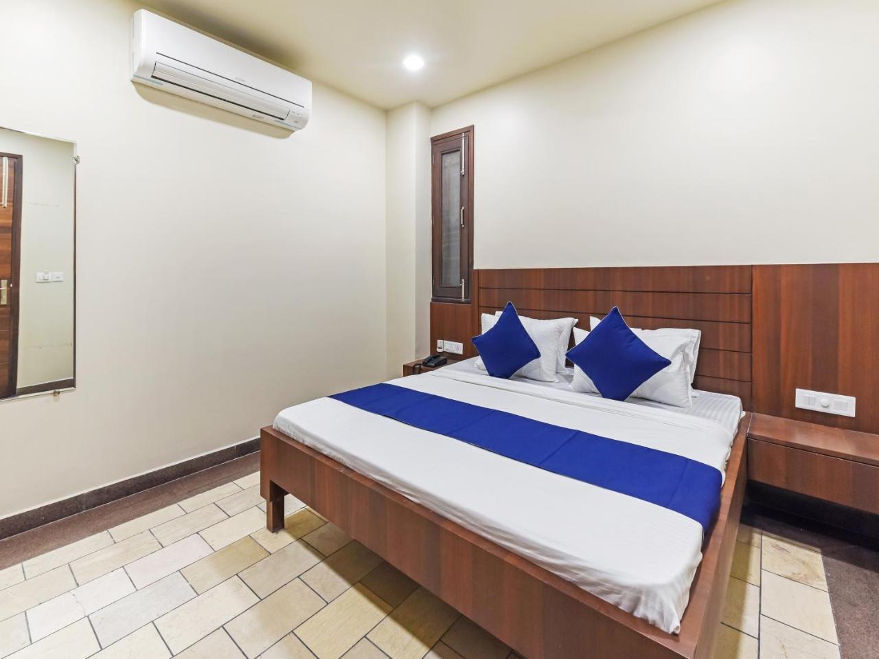 Hotel Fabexpress Marigold I Nuova Delhi Esterno foto