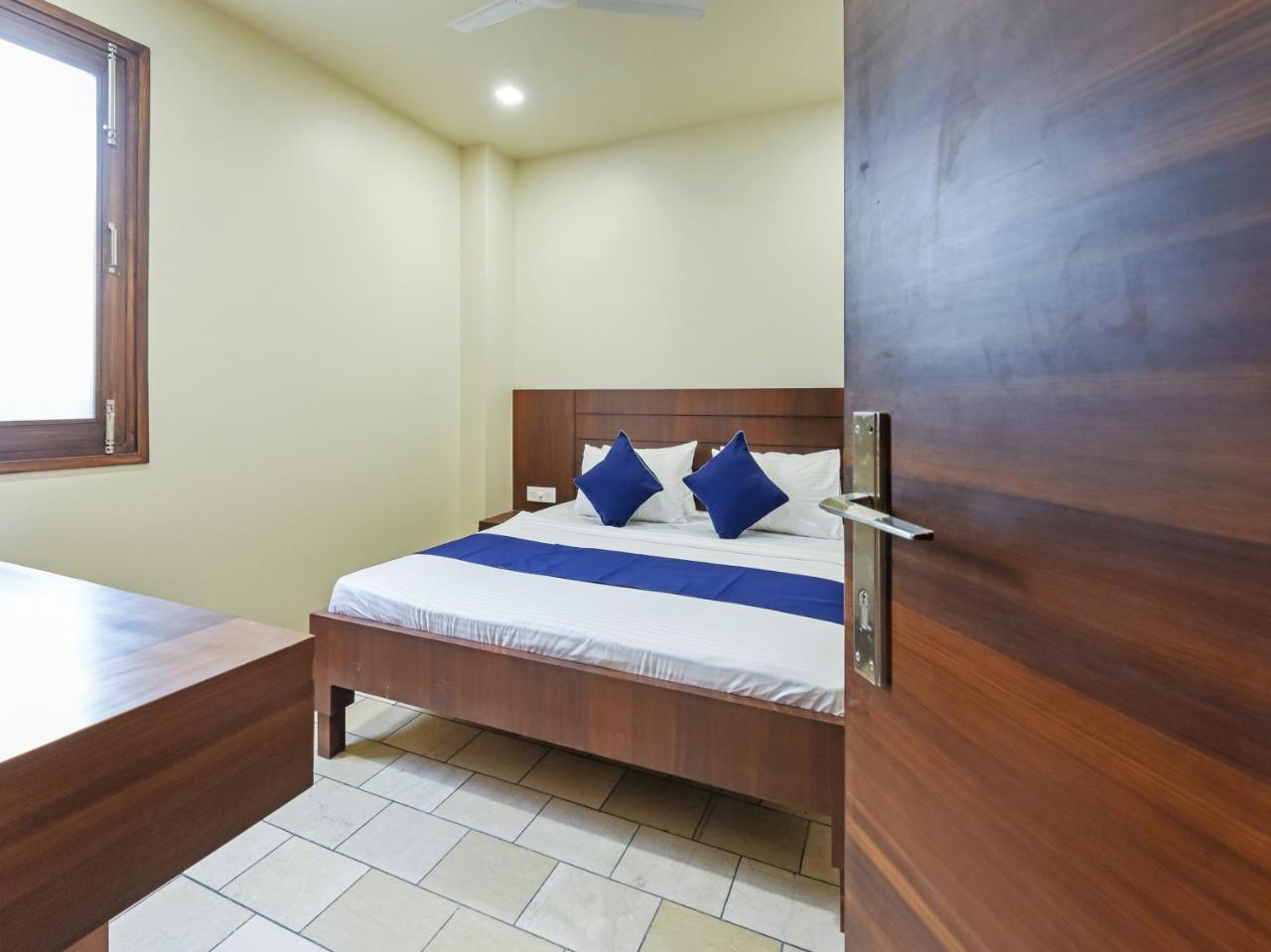 Hotel Fabexpress Marigold I Nuova Delhi Esterno foto