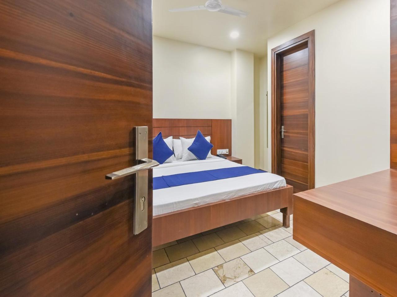 Hotel Fabexpress Marigold I Nuova Delhi Esterno foto