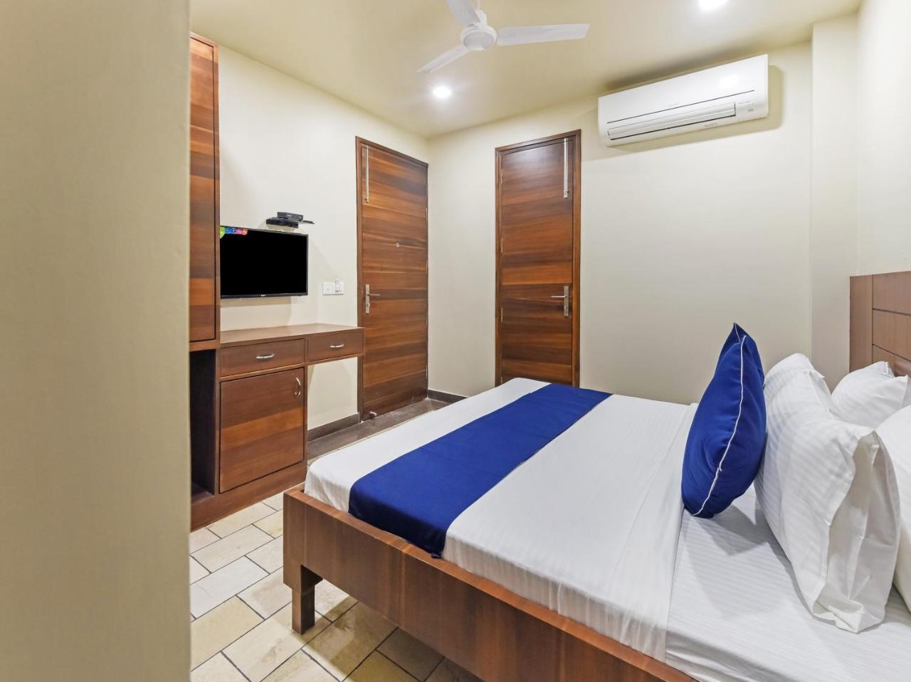Hotel Fabexpress Marigold I Nuova Delhi Esterno foto