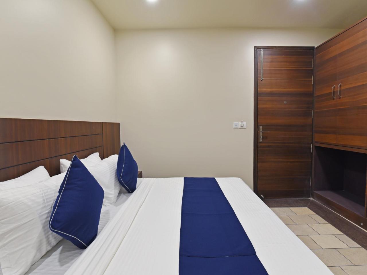 Hotel Fabexpress Marigold I Nuova Delhi Esterno foto